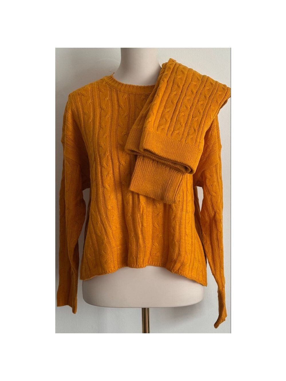 Women's TRENDY THREADS Mustard Cable Knit Crew Neck Sweater M